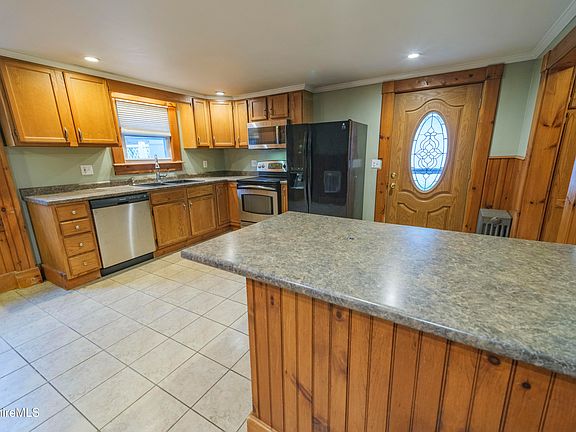 4th image of 103 Commercial St