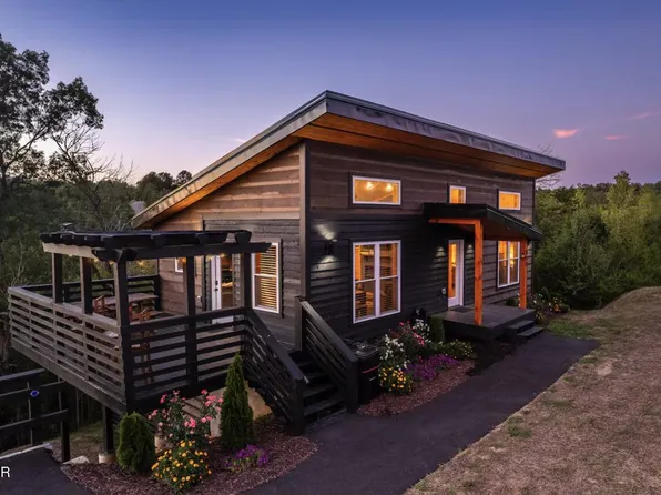 850 Blue Herring Way, Sevierville, TN 37876