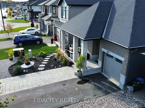 3rd image of 565 Bobolink Rdg