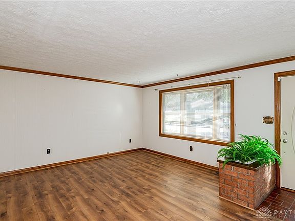 5th image of 821 Barkins Ave