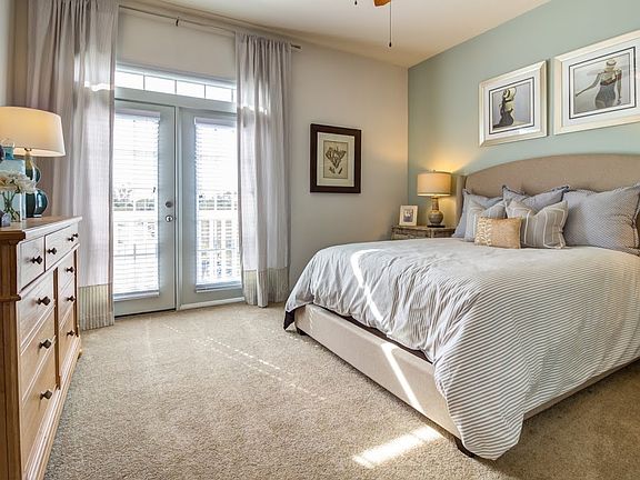 5th image of 10420 McKinley Dr APT 1507