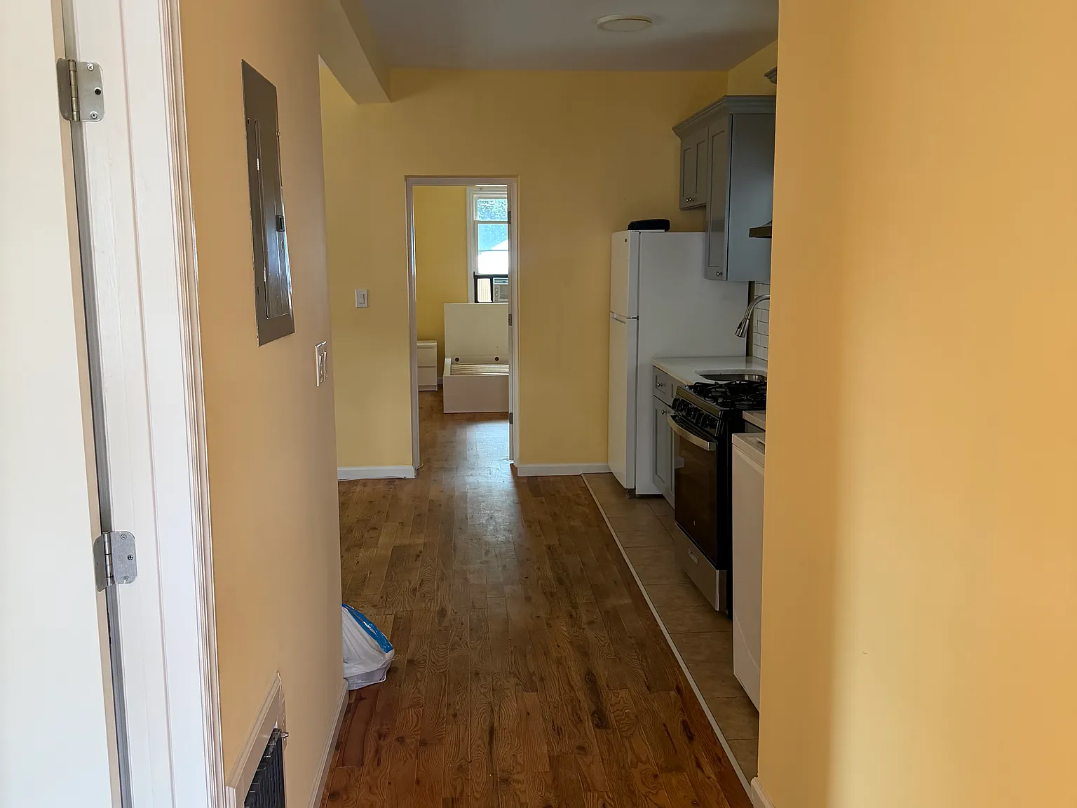 3 bed, 1324 sqft, $3,000 — Photo 2