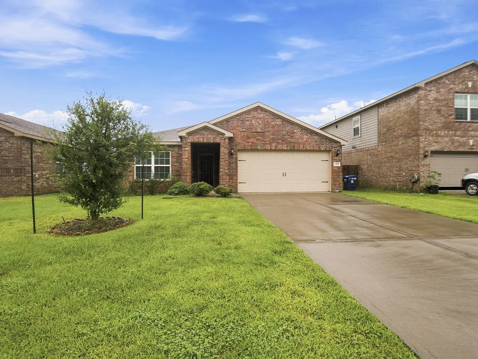 3 bed, 2.0 bath, 1352 sqft, $1,750 — Photo 3
