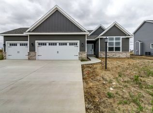 601 Harpers Fry, Savoy, IL 61874