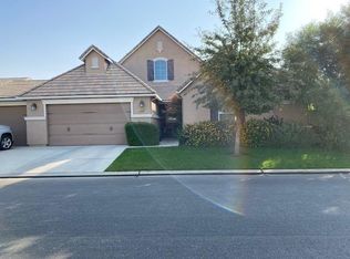 1633 N Broadbent Ln, Clovis, CA