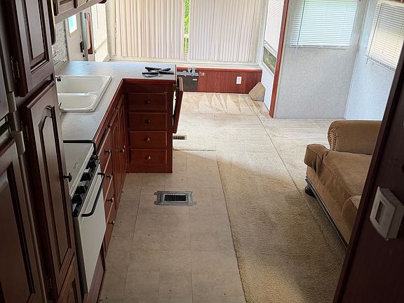 3rd image of 1118 N Fort St #27-2