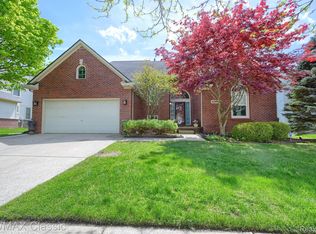 43033 Brookstone Dr, Novi, MI 48377