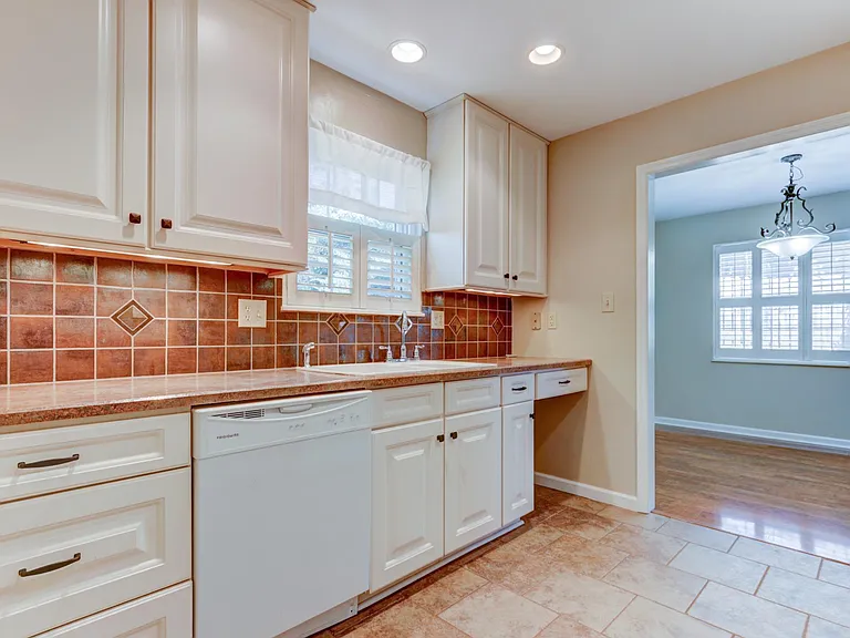 800 Black Rock Cir — Photo 8