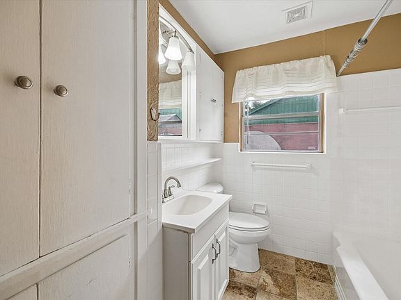5th image of 10241 Moorberry Ln