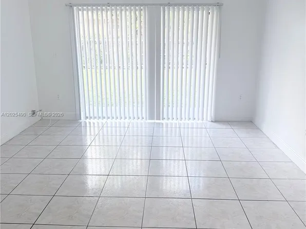 615 NW 177th St, Miami, FL