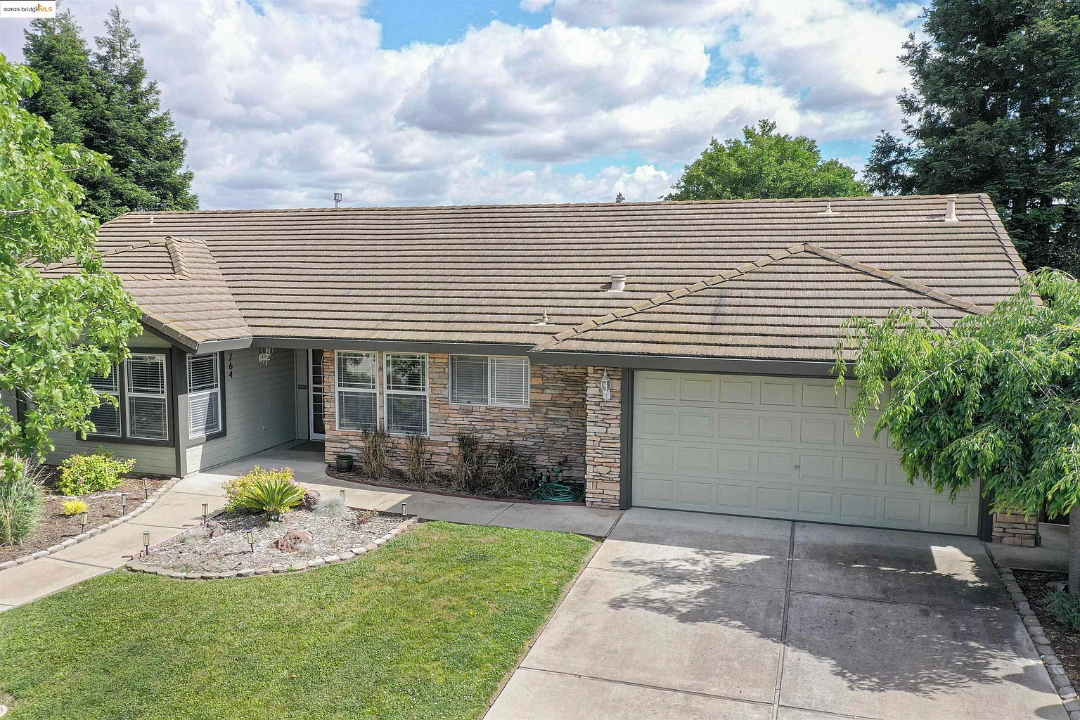 764 Belfast Ct photo 1