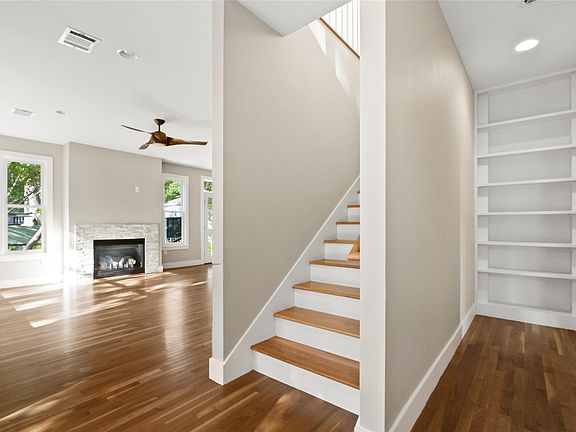 3rd image of 3201 Glenview Ave
