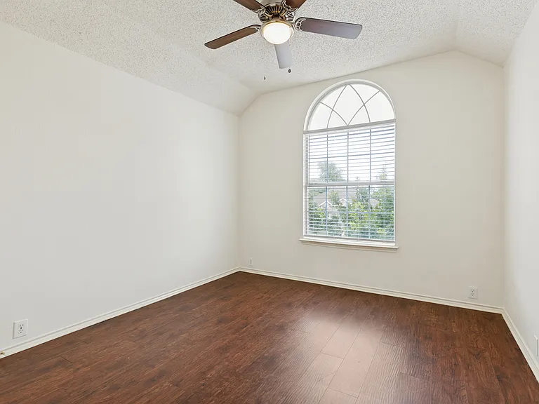 4725 Grant Park Ave — Photo 6