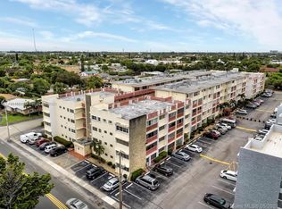 215 SE 3rd Ave APT 102B, Hallandale, FL 33009