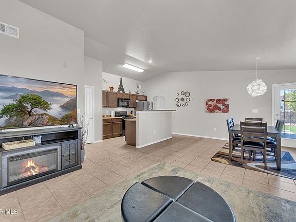 2nd image of 10477 Silvercloud Dr
