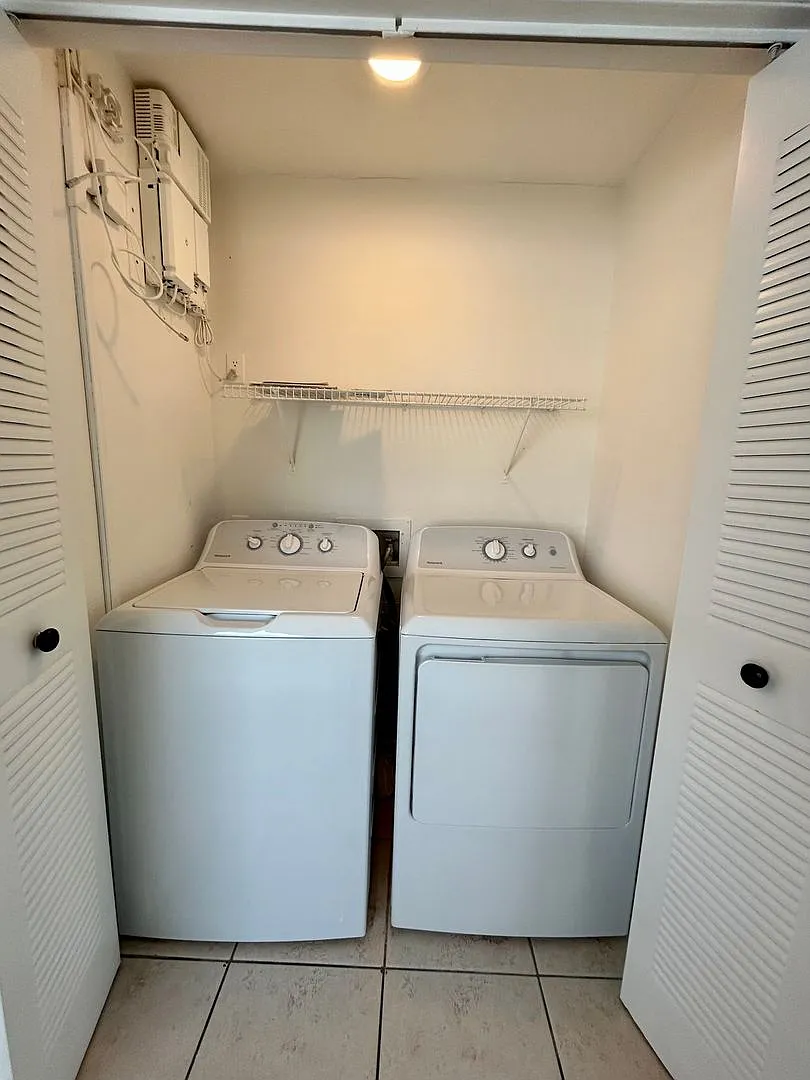 Riverfront 2 Bedroom Apartment!! — Photo 4