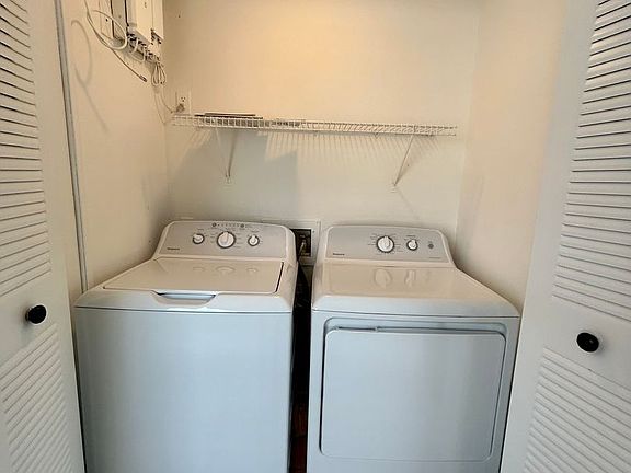 4th image of 910 Alicia Ave #4D