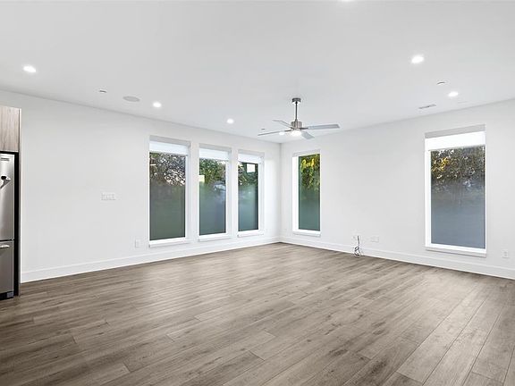 4th image of 4726 Manett St #104