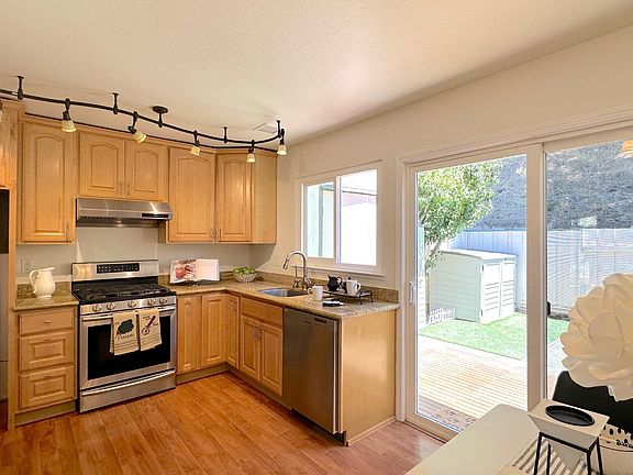 3rd image of 1248 Terra Nova Blvd
