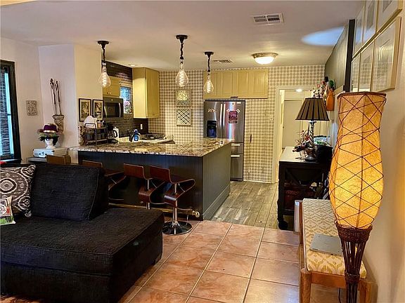 5th image of 2801 Saint Charles Ave #101