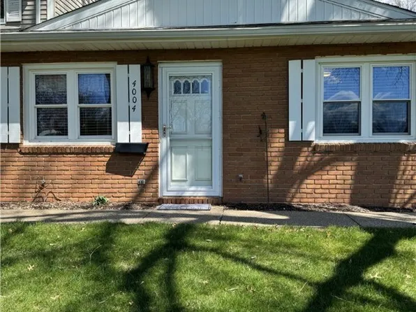 4004 Townhouse Ln, Uniontown, OH 44685
