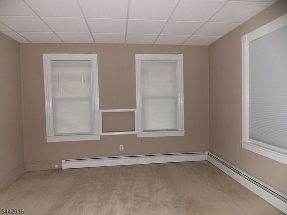 4th image of 43 E Somerset St