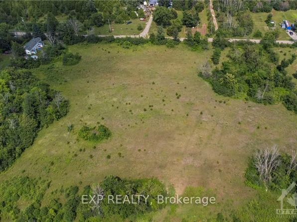 601 Weedmark Rd #1, Montague, ON K7A 4S6