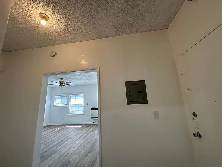 901 S Vermont Ave — Photo 19