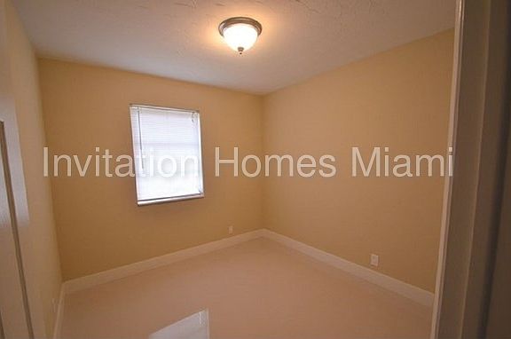 5th image of 109 NW 22nd St