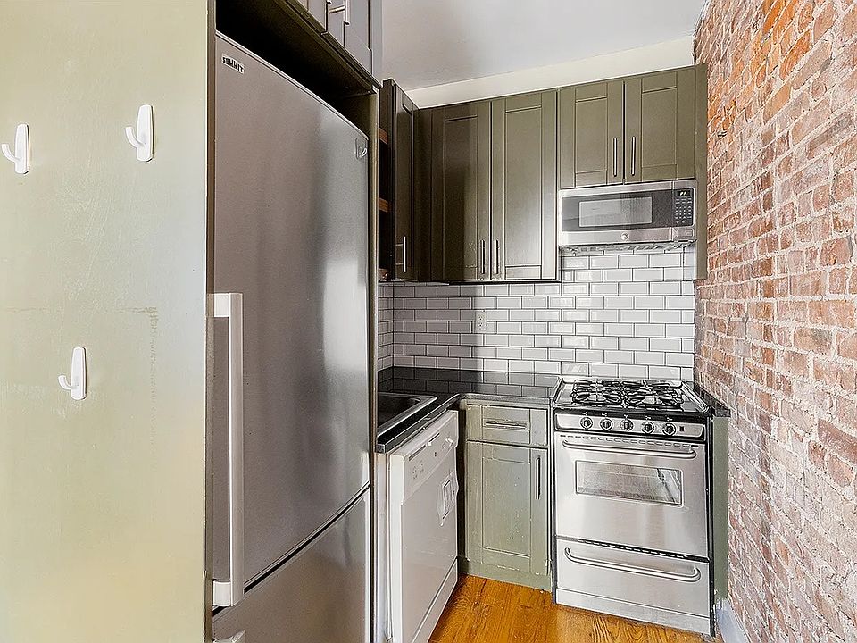 2nd image of 806 President St APT 3F