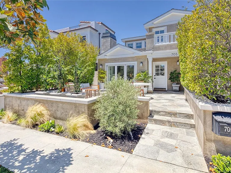 705 Larkspur Ave — Photo 1