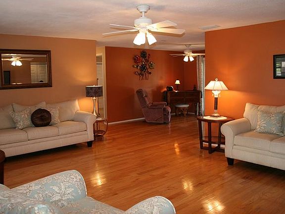 4th image of 448 Lakeview Dr