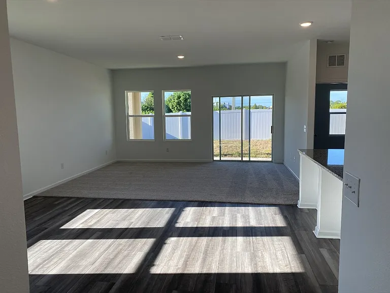 2389 Harris Hawk Ave — Photo 4