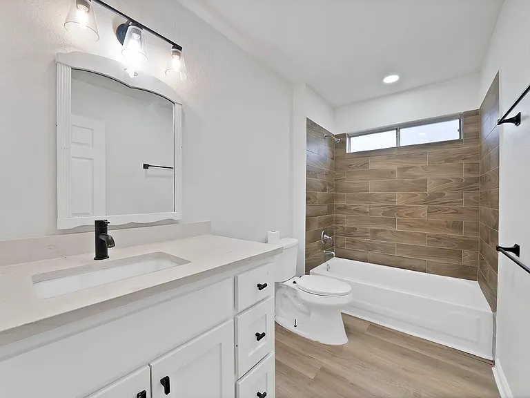 7548 Meadow Creek Dr — Photo 24