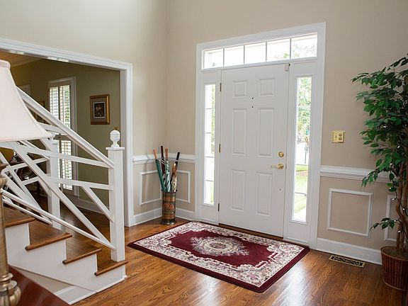 3rd image of 118 Spruce Ct