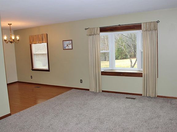 4th image of 4122 Pine Dr