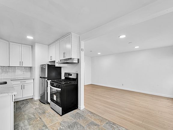 2nd image of 926 N Spaulding Ave APT 6