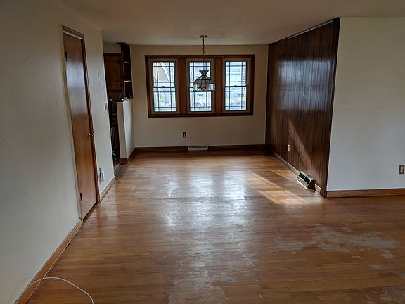 4th image of 305 Farmington Dr