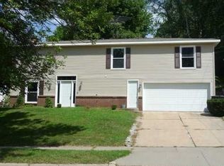 2626 Sue Ln NW, Cedar Rapids, IA 52405