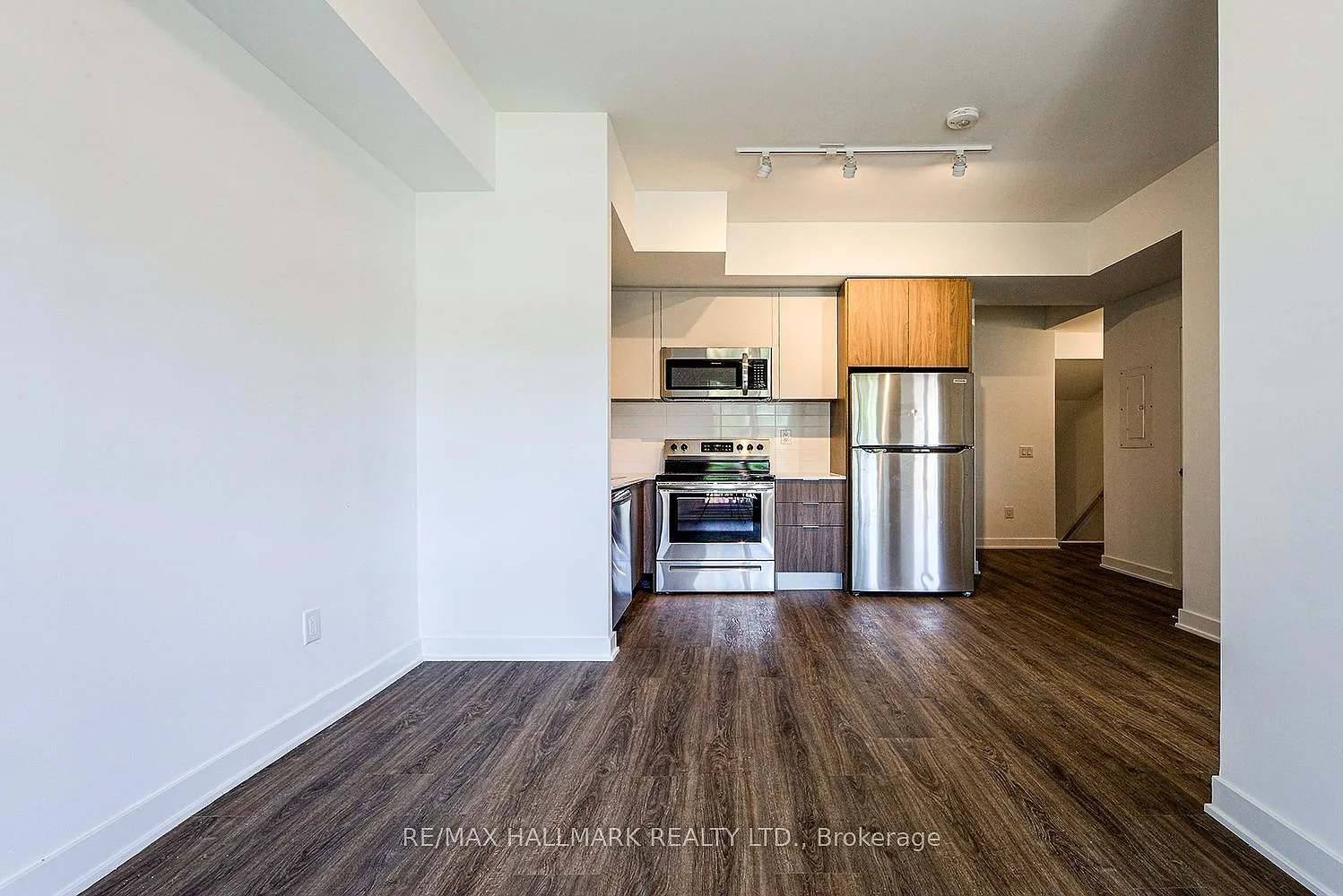 3 bed, $2,990 — Photo 3