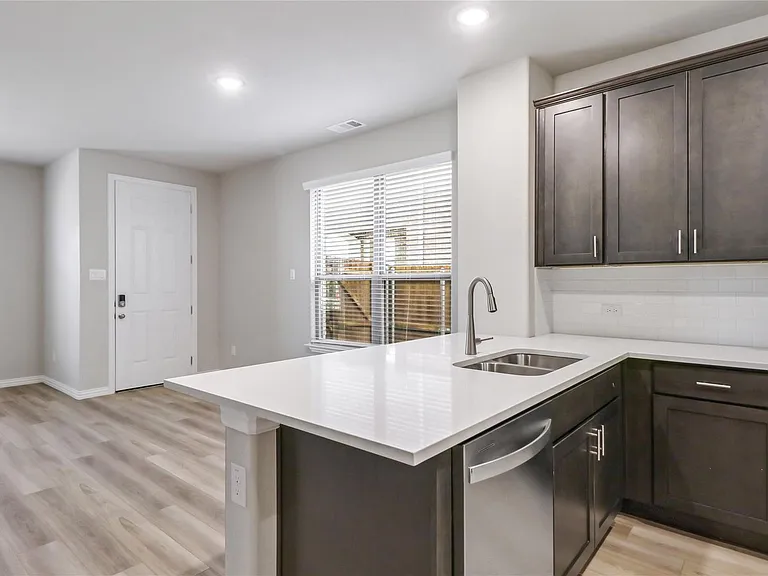 6717 Glimfeather Dr — Photo 10