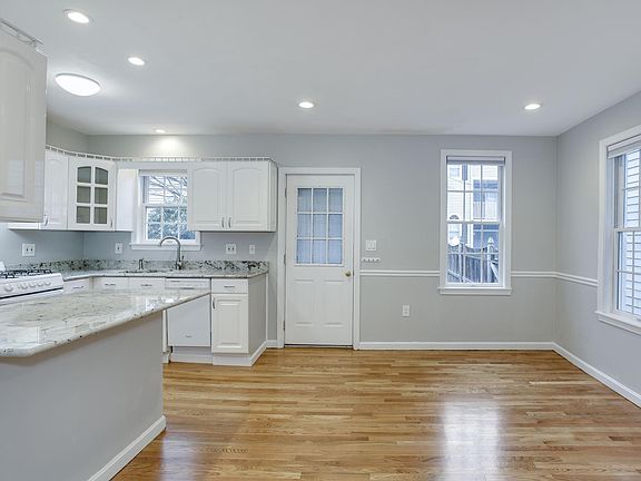 4th image of 179 North St #Sfr