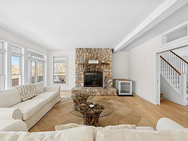 4 Bayberry Rd — Photo 4