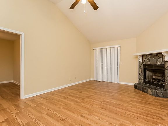 4th image of 1610 Summit Rdg