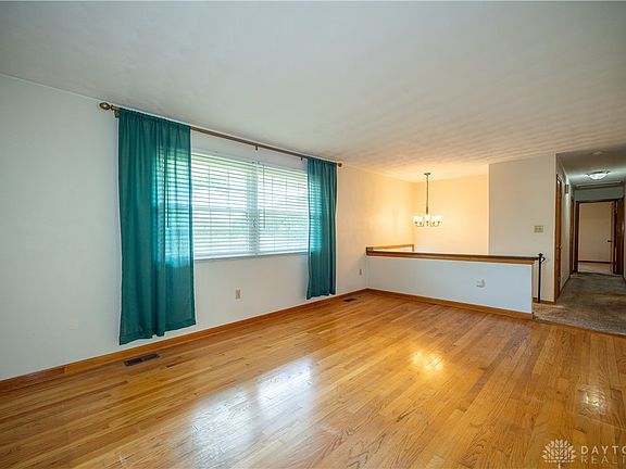 4th image of 860 Lea Castle Pl