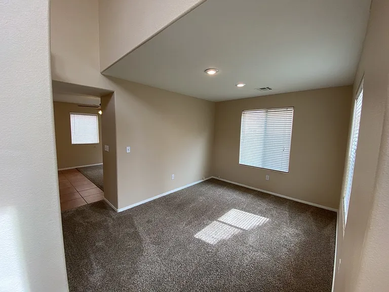 5680 Woods Crossing St — Photo 9