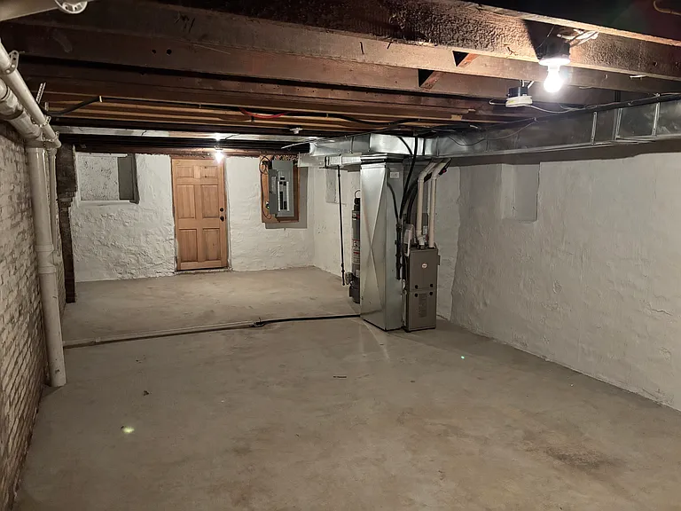 2253 Indiana Ave — Photo 50