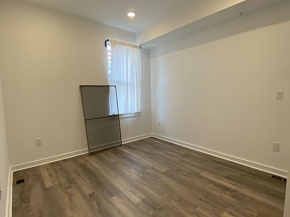 4th image of 667 N 52nd St #1