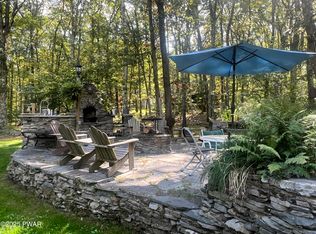 108 Cottonwood Dr, Hawley, PA 18428