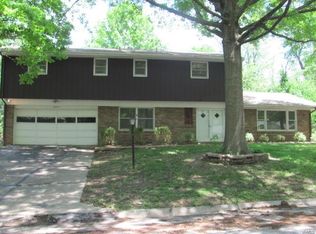 4907 Chateau Dr, Godfrey, IL